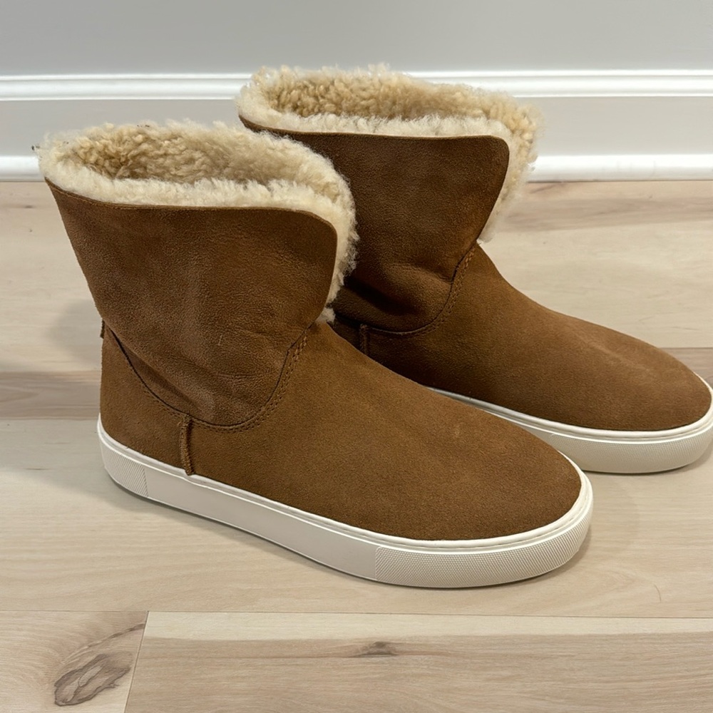 UGG Sneaker Slide Boots size 9.5